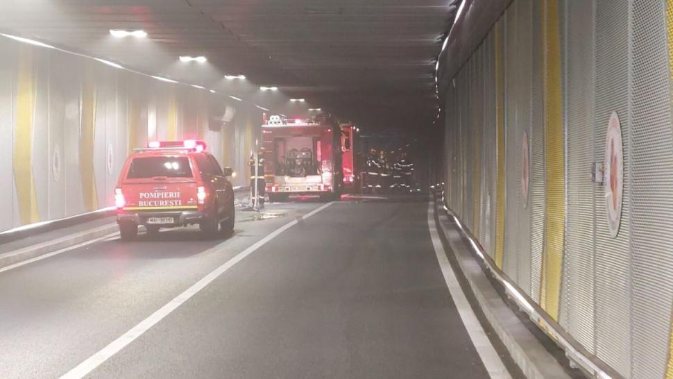 Incendiu în Pasajul Unirii! Traficul este complet blocat după ce o mașină a luat foc 795408