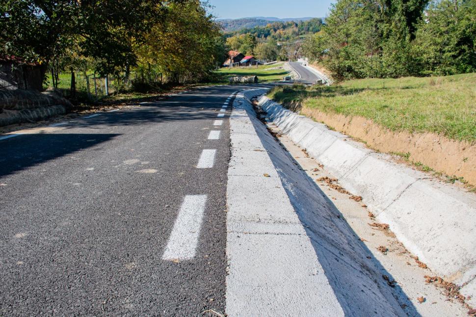 Satul din România care are şosele şi condiţii la nivel european: "Iată că se poate. Asta înseamnă performanță" 795563