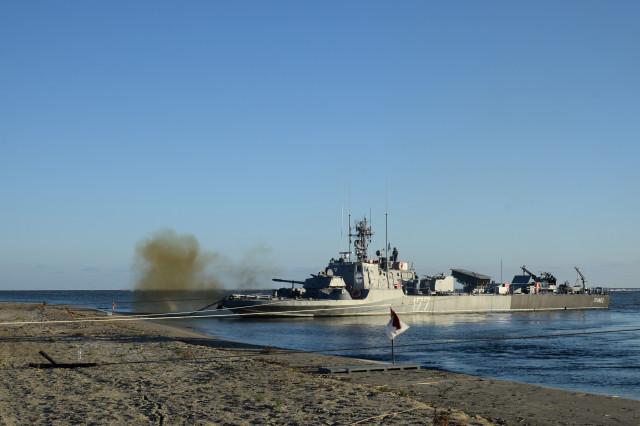 Exerciţii de amploare în Delta Dunării. Peste 300 de militari fac trageri cu muniţie reală la doar câteva zeci de kilometri de Insula Șerpilor 795635