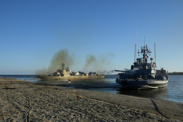 Exerciţii de amploare în Delta Dunării. Peste 300 de militari fac trageri cu muniţie reală la doar câteva zeci de kilometri de Insula Șerpilor 795639