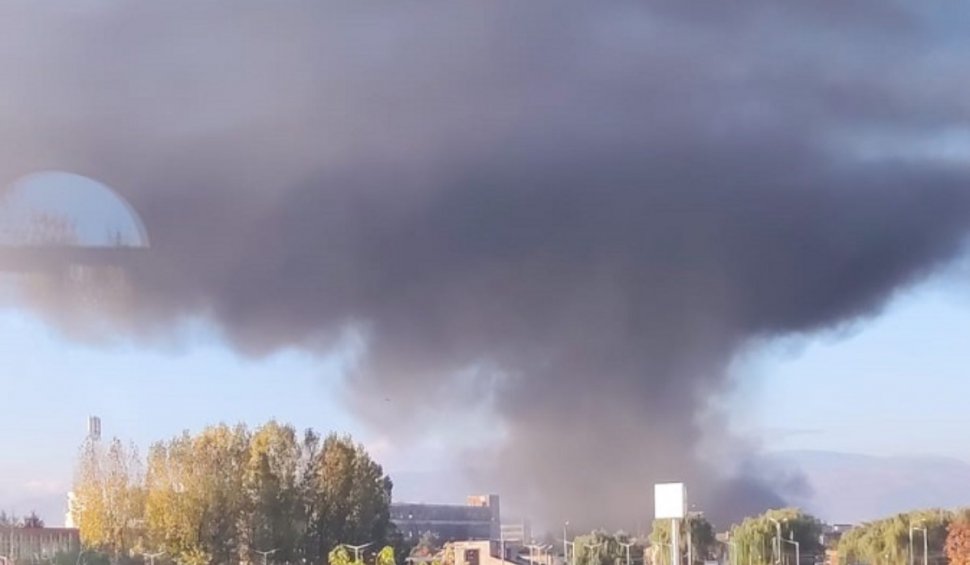 Nor de fum deasupra Sibiului, din cauza unui incendiu la fosta fabrică Independența