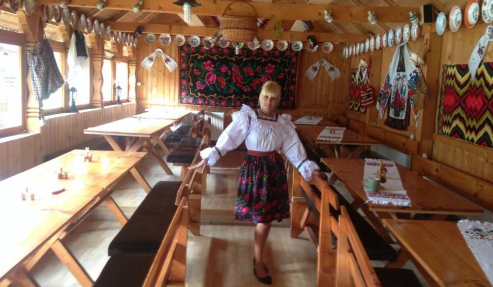 Recunoşti fetiţa? Azi a ajuns una dintre cele mai sexy şi controversate femei din România 794978