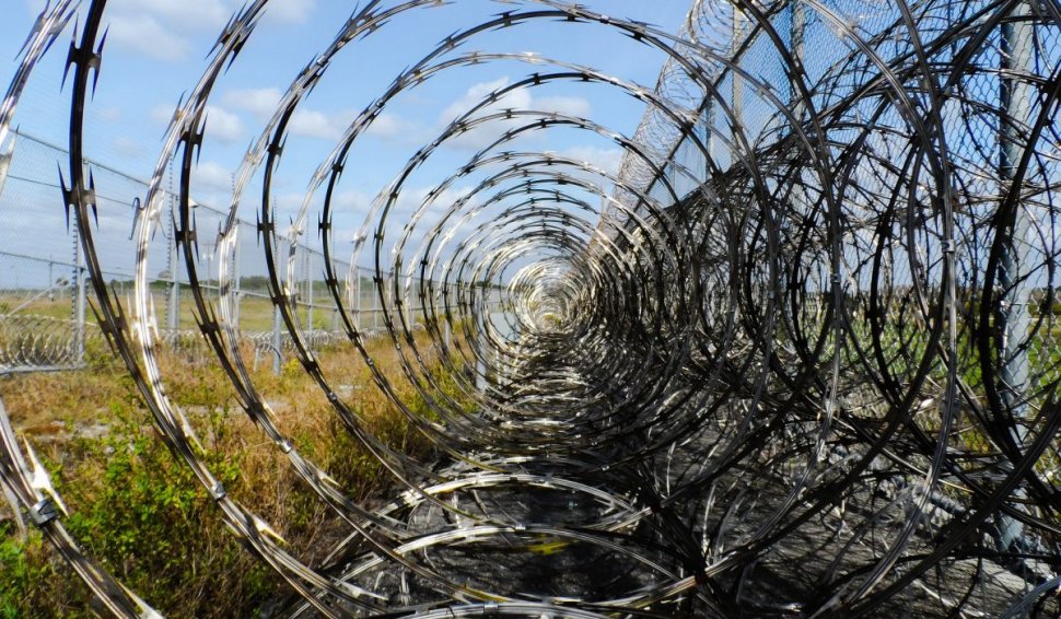 O țară din Uniunea Europeană ridică un gard la granița cu Rusia | În trecut, a fost invadată de trupele Moscovei