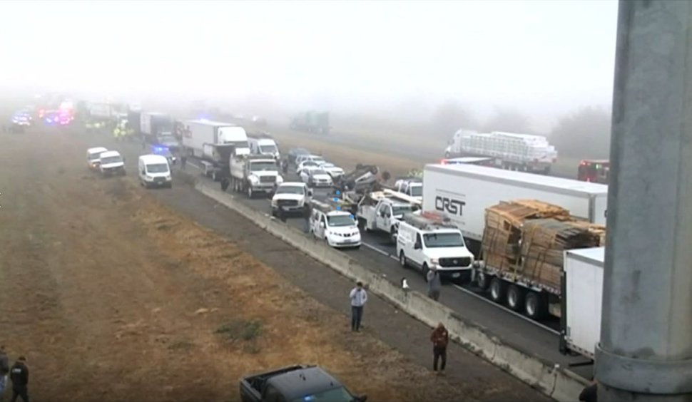 Carambol cu 60 de maşini pe autostradă. Un om a murit şi cel puţin trei au ajuns la spital, în statul american Oregon