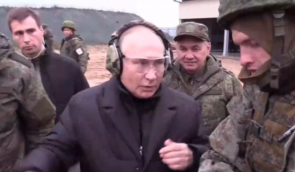Vladimir Putin a părăsit Kremlinul și a tras cu pușca cu lunetă, cu o plasă de camuflaj în cap 795884