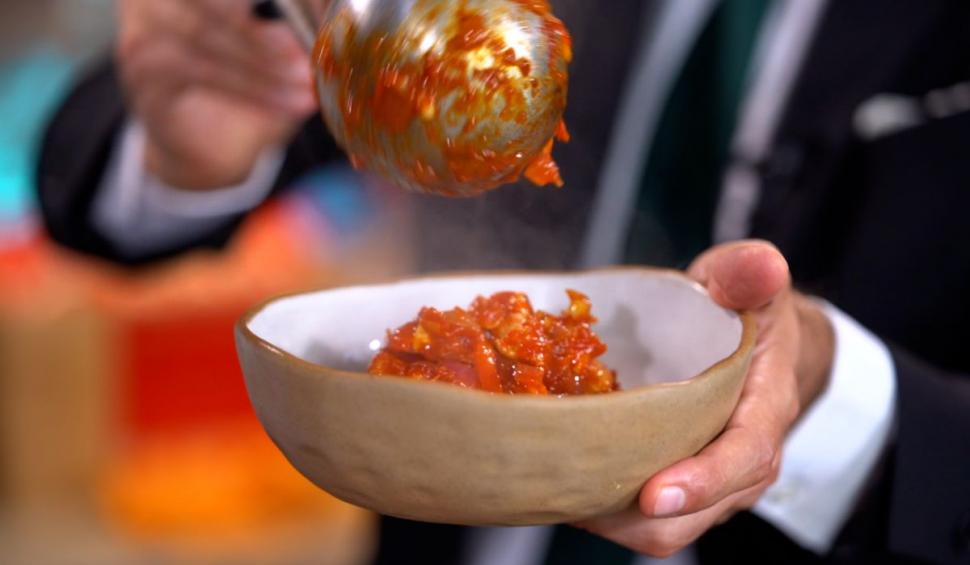 Corina Vinţan, unul dintre cei mai cunoscuți oameni din comunicare, a gătit alături de Ştefan Lungu: "Mâncarea câştigă inima şi mintea oamenilor" 795992