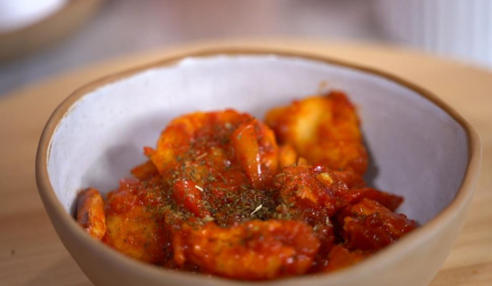 Corina Vinţan, unul dintre cei mai cunoscuți oameni din comunicare, a gătit alături de Ştefan Lungu: "Mâncarea câştigă inima şi mintea oamenilor" 795993