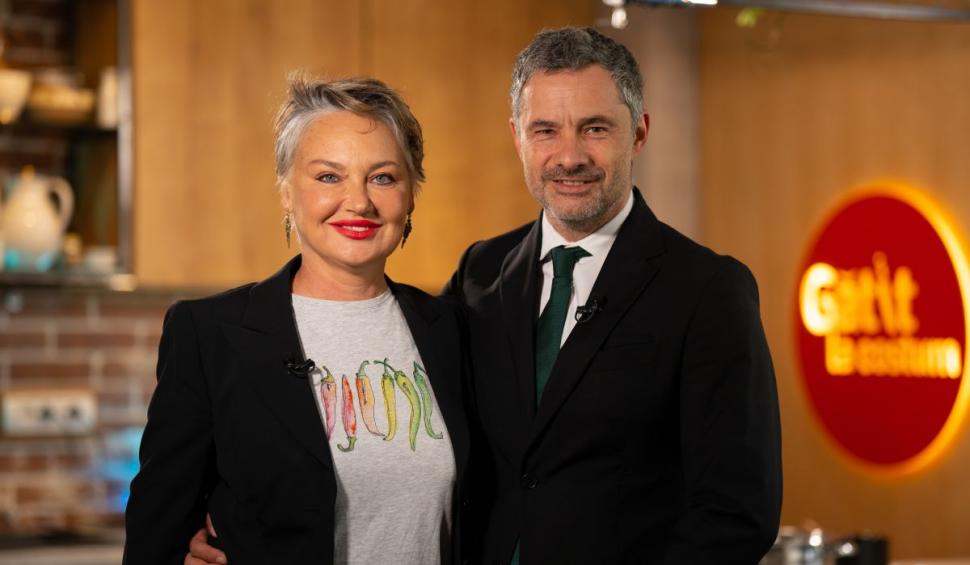 Papricaş de pui, reţeta Corinei Vinţan în ediţia 7 "Gătit la costum", sezonul 3. Un preparat tradiţional de toamnă, plin de culoare şi arome 795969