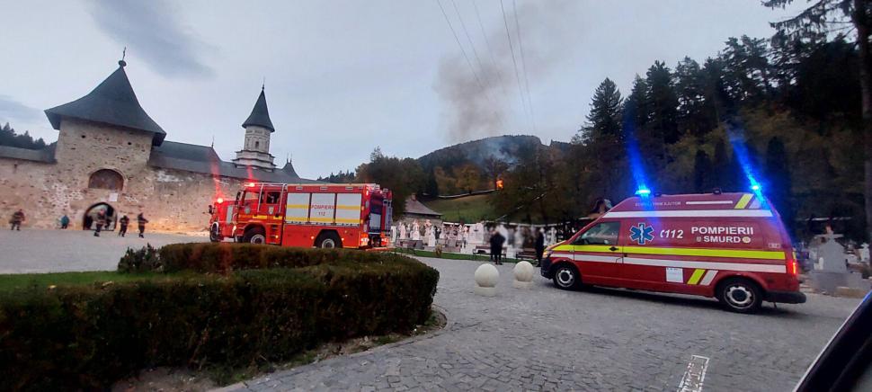 Incendiu la o anexă a Mănăstirii Bistrița din Neamţ. Pompierii au luptat 18 ore cu flăcările 796248