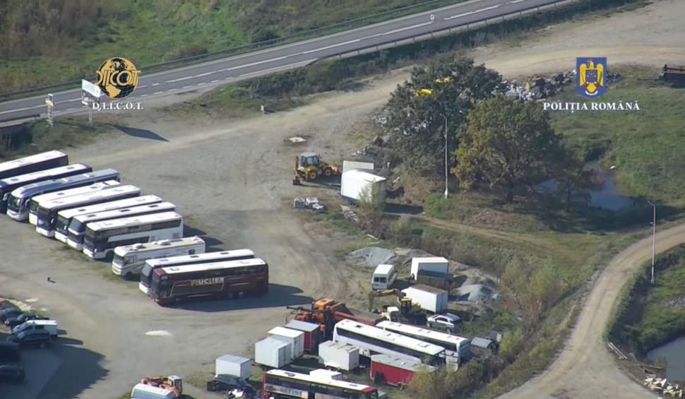 Saci cu bijuterii, bani şi lingouri, găsite ascunse la un transportator care opera în Iaşi. Poliţia are un cerc de 29 de suspecţi 796161