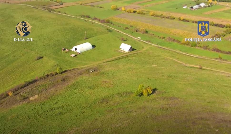 Saci cu bijuterii, bani şi lingouri, găsite ascunse la un transportator care opera în Iaşi. Poliţia are un cerc de 29 de suspecţi 796164
