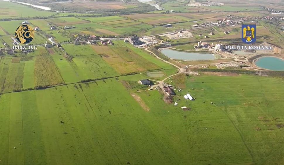 Saci cu bijuterii, bani şi lingouri, găsite ascunse la un transportator care opera în Iaşi. Poliţia are un cerc de 29 de suspecţi 796165