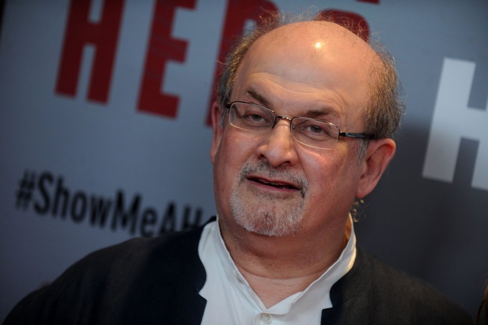 Scriitorul Salman Rushdie și-a pierdut vederea la un ochi şi nu îşi poate folosi o mână, în urma atacului din august