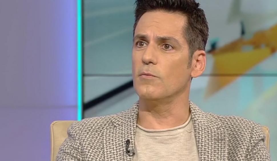 Recunoşti băieţelul din imagine? Azi e un artist complet, celebru, adorat de milioane de fane 796278