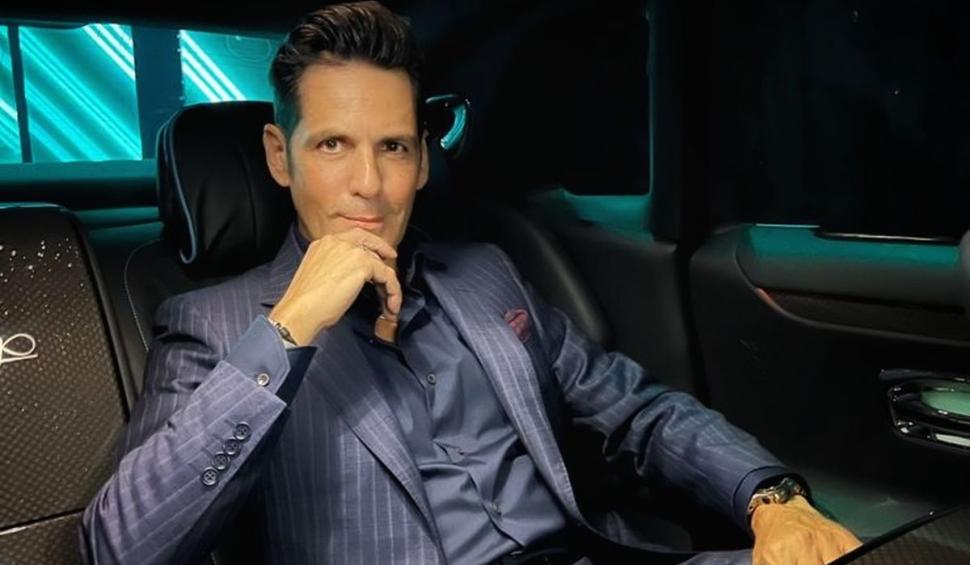 Recunoşti băieţelul din imagine? Azi e un artist complet, celebru, adorat de milioane de fane 796281