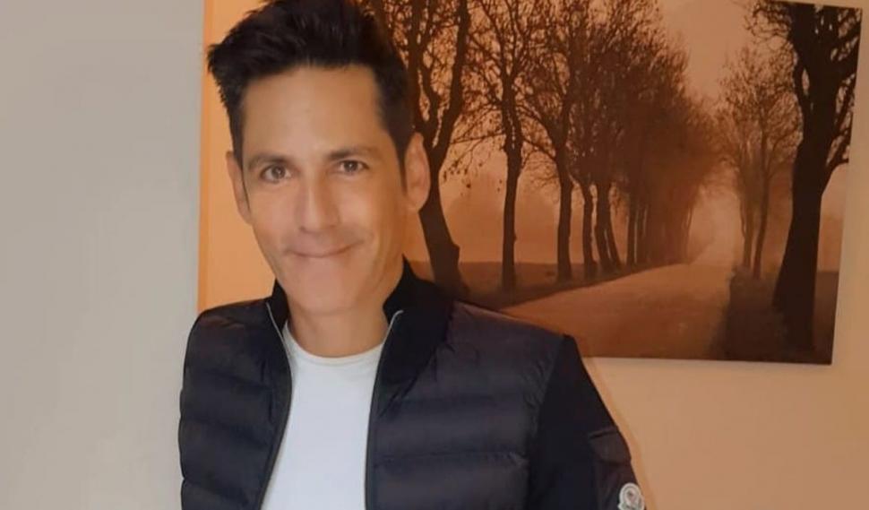 Recunoşti băieţelul din imagine? Azi e un artist complet, celebru, adorat de milioane de fane 796446