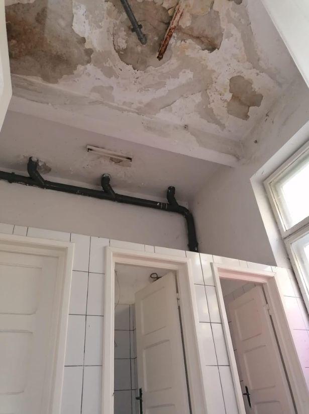 Sindicatul Europol prezintă imagini din grupurile sanitare ale Facultăţii de Jandarmi: "Scurgeri, infiltrații, igrasie, rugină, mizerie, mucegai" 796624