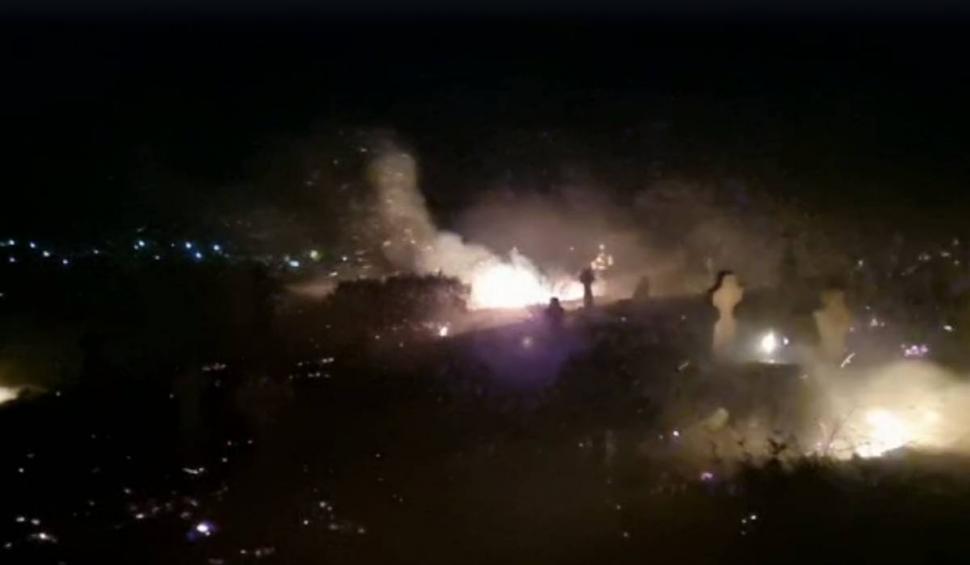 Incendiu uriaș în cimitirul din Slava Rusă. Crucile și mormintele de pe trei hectare au fost cuprinse de flăcări 796640