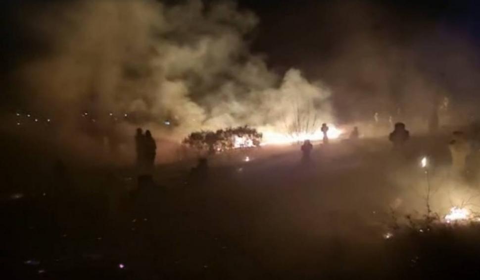 Incendiu uriaș în cimitirul din Slava Rusă. Crucile și mormintele de pe trei hectare au fost cuprinse de flăcări 796641