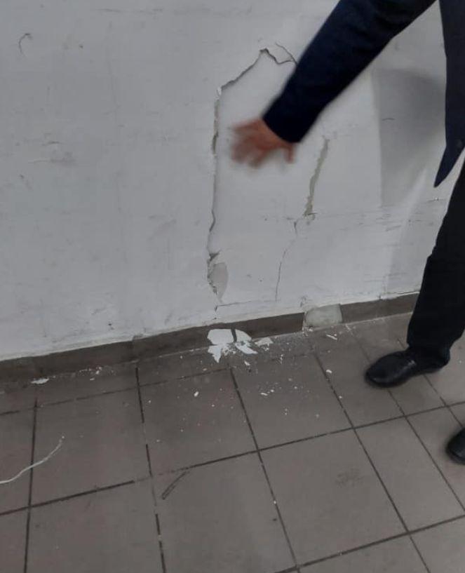 Anvelope, tomberon gunoi şi paleţi de lemn, găsite de OPC în depozitul frigorific al unui fast-food 796760