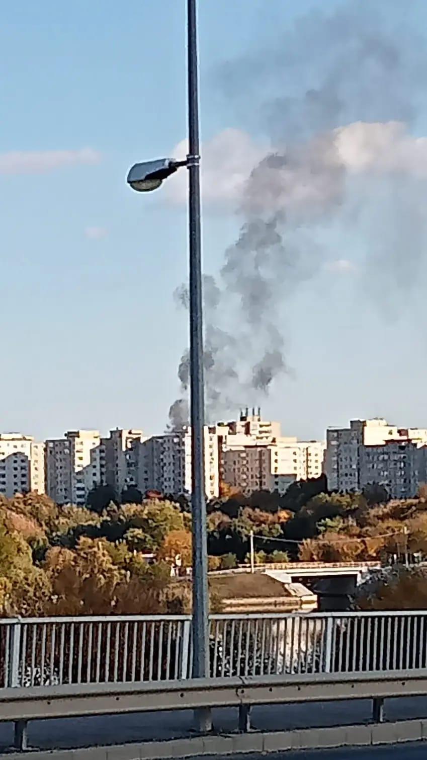 Incendiu cu degajări mari de fum în cartierul Pantelimon din Bucureşti 796920