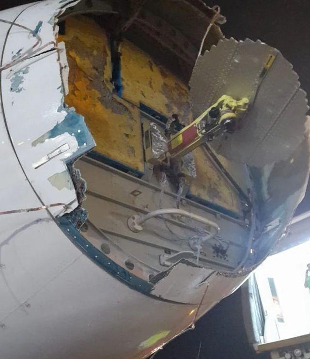 Imagini terifiante ale avionului Airbus A320 cu "nasul" distrus într-o furtună cu grindină | Pasagerii au crezut că nu mai ajung întregi la sol 797062