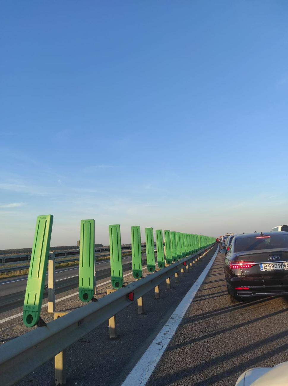 Accident pe A3, în Ilfov. Un microbuz cu 7 pasageri a fost implicat | Traficul rutier este blocat  797087