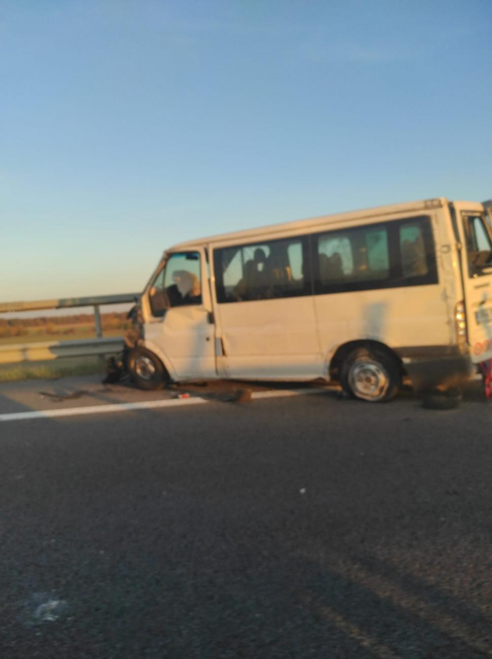 Accident pe A3, în Ilfov. Un microbuz cu 7 pasageri a fost implicat | Traficul rutier este blocat  797088