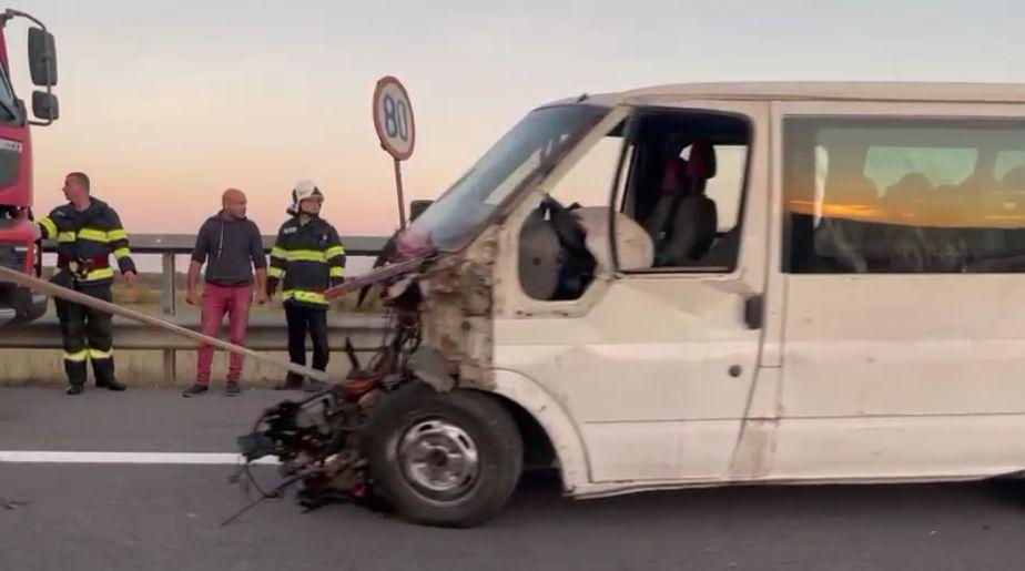 Accident pe A3, în Ilfov. Un microbuz cu 7 pasageri a fost implicat | Traficul rutier este blocat  797096