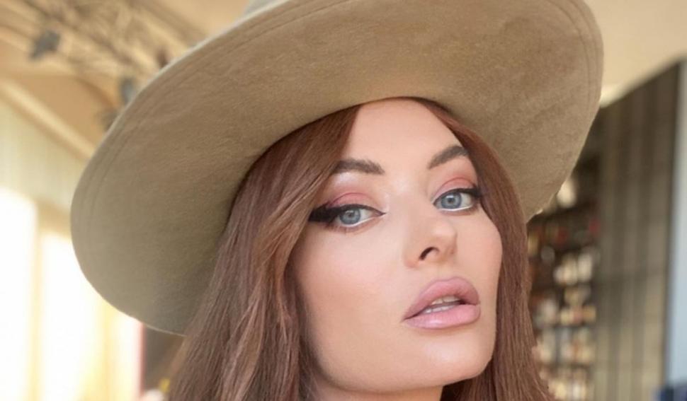 Recunoşti fetiţa? Azi are o voce de aur şi a ajuns una din cele mai importante femei din showbizul românesc 797285