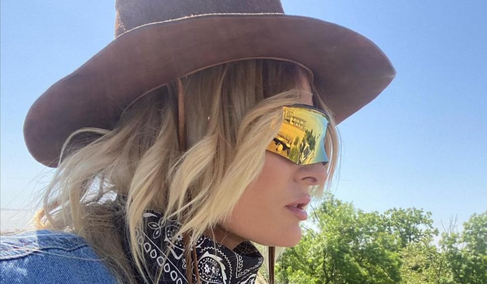 Recunoşti fetiţa? Azi are o voce de aur şi a ajuns una din cele mai importante femei din showbizul românesc 797289