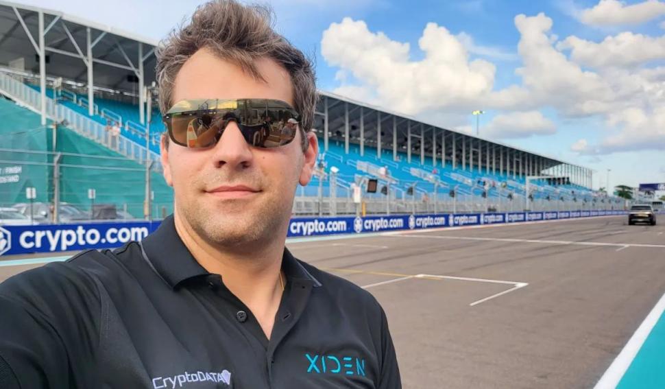 Cine e românul care participă la petrecerea miliardarilor, alături de Elon Musk, la castelul Bran 797251