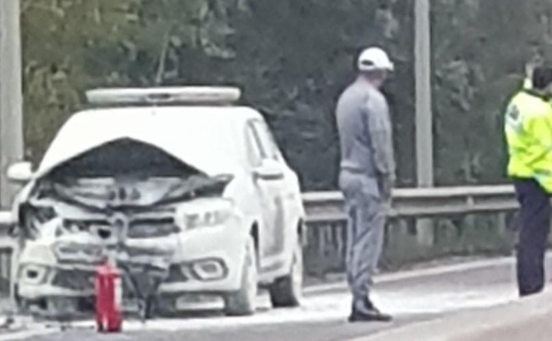 O maşină de Poliţie a luat foc în mers în Oradea. Autospeciala tocmai fusese scoasă din service 797492