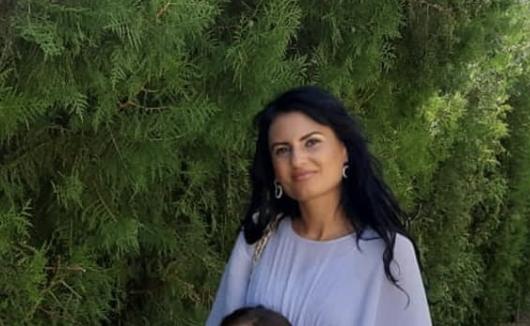 Ea este poliţista din Buzău găsită moartă în casă, cu pistolul din dotare lângă ea. Era mamă a doi copii 797387