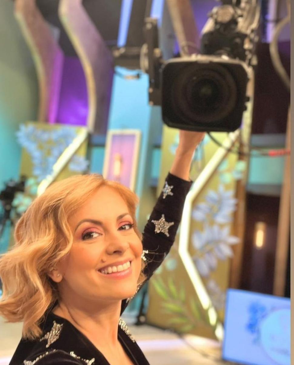 O recunoști? Azi este una dintre cele mai iubite prezentatoare din România 797352