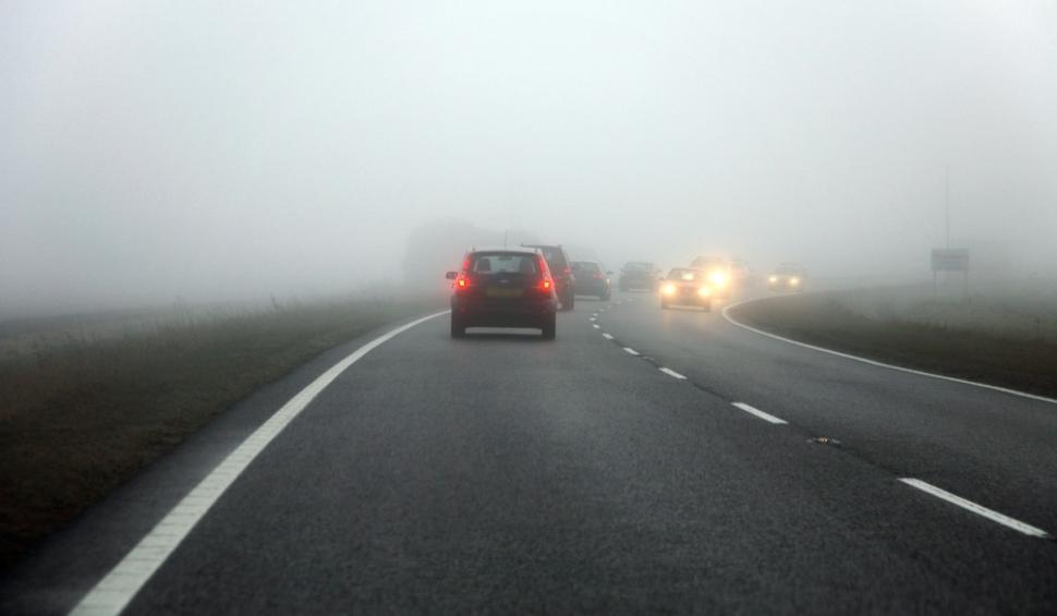 Avertizare meteo de la ANM | Cod galben de ceață densă și vizibilitate redusă în 10 județe din țară