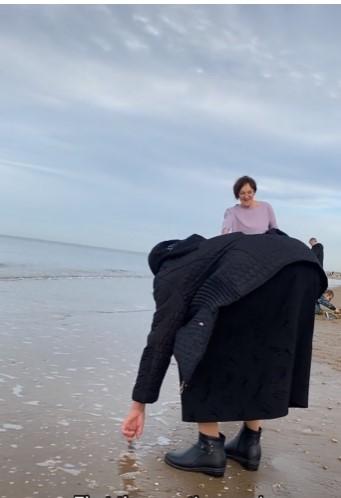 Reacţia emoţionantă a unei bunicuţe când a văzut prima dată marea: "Preţuiţi-vă părinţii şi bunicii atâta vreme cât îi aveţi" 797638