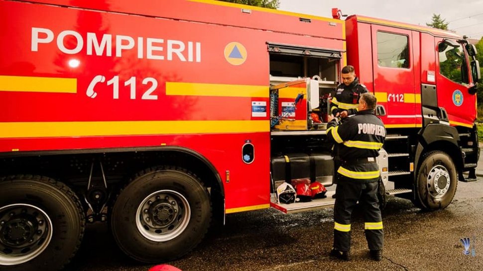 O autoutilitară în care se aflau 7 persoane a luat foc în mers pe A1 București-Pitești