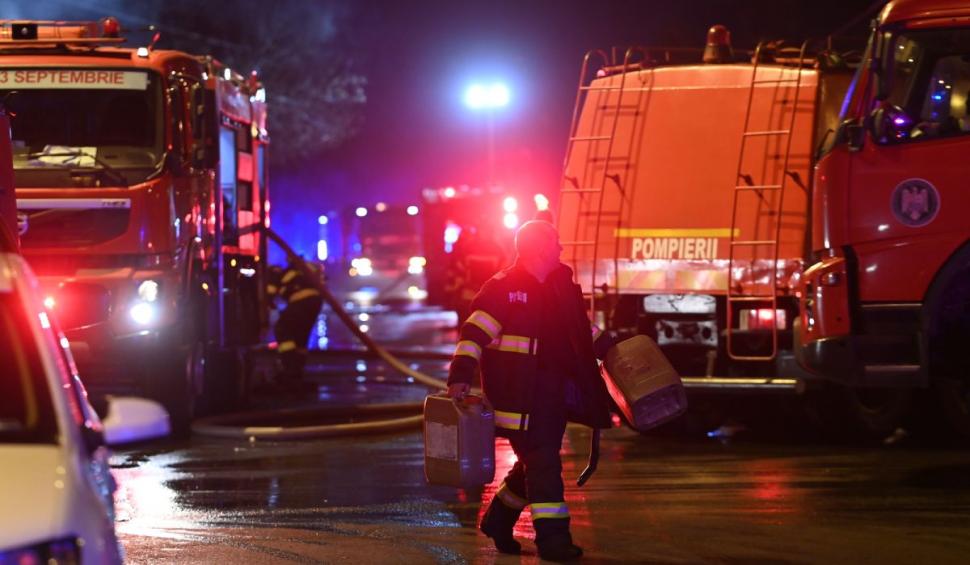 Incendiu izbucnit la rezidurile scurse dintr-o conductă de transport țiței, într-o localitate din Prahova
