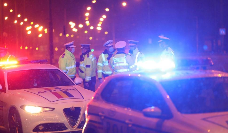 Andrei a murit la 19 ani, după ce maşina în care era a rupt doi stâlpi, s-a izbit de un copac, apoi s-a făcut bucăţi, în Argeş 797726