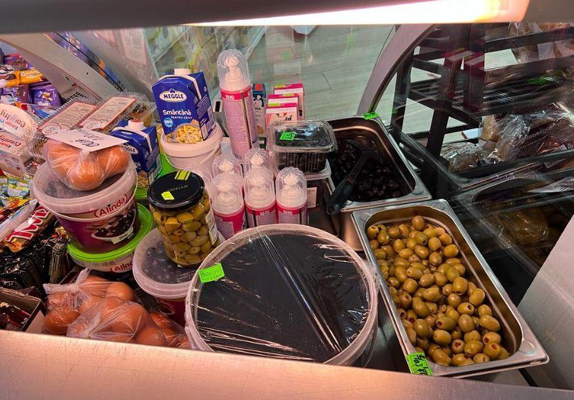 Un magazin din Constanța a fost închis. Inspectorii OPC au găsit alimente expirate cu data modificată cu pixul 797859