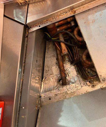 Un magazin din Constanța a fost închis. Inspectorii OPC au găsit alimente expirate cu data modificată cu pixul 797861