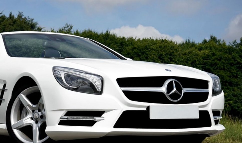 Un român și-a găsit Mercedesul dezmembrat într-o parcare. Hoţii au furat inclusiv volanul | Cum arată dauna de 14.000 de euro 