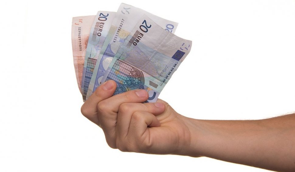 O prostituată a dat în vileag o afacere cu bani falși din Bihor| Au fost găsite bancnote false reprezentând peste 200.000 de euro