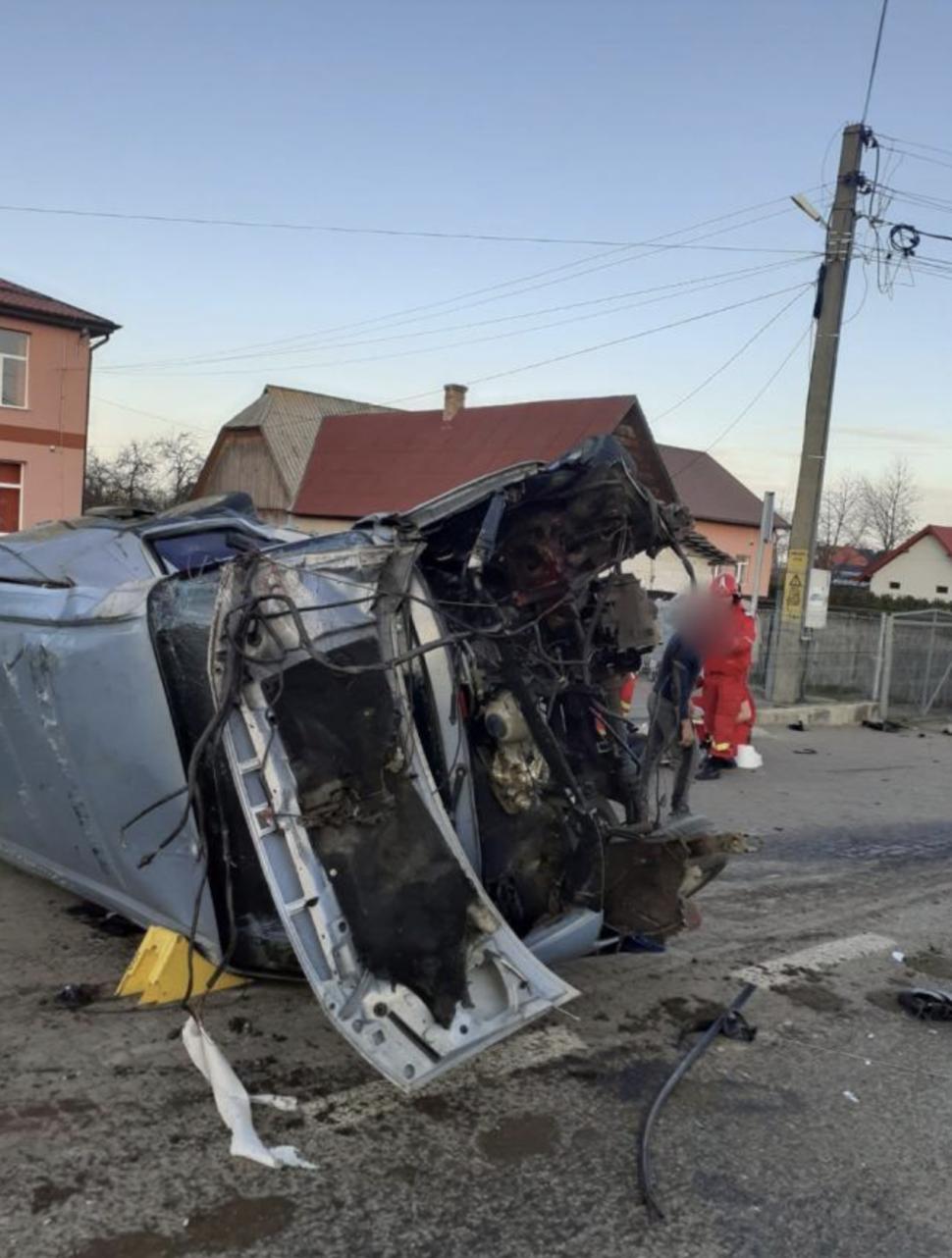 Un bărbat din Suceava a murit în timp ce mergea să-și ia cei 12 copii de la școală | A fost răsturnat cu microbuzul de un șofer beat cu Audi 798006