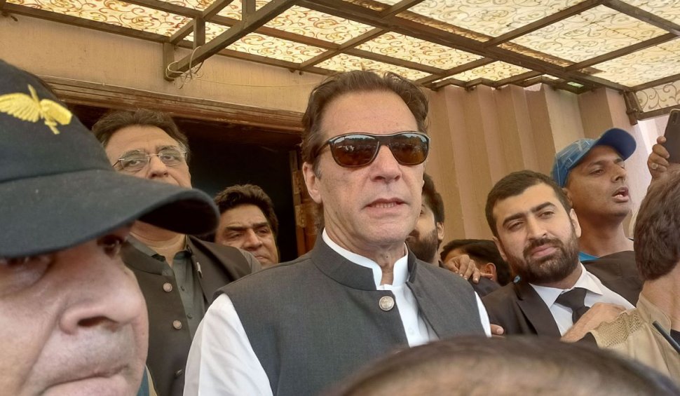 Fostul premier pakistanez Imran Khan a fost împușcat la un miting de protest. Partidul său denunță o tentativă de asasinat