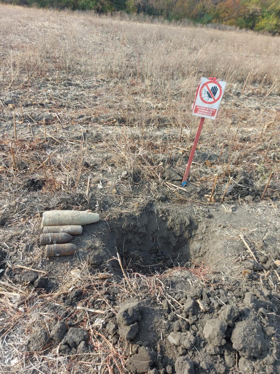 Proiectile descoperite de muncitori pe câmp, în timpul lucrărilor pentru autostrada Ploiești-Brașov 798060