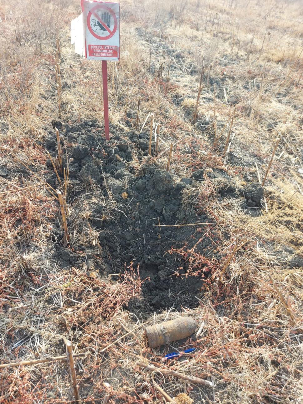 Proiectile descoperite de muncitori pe câmp, în timpul lucrărilor pentru autostrada Ploiești-Brașov 798064