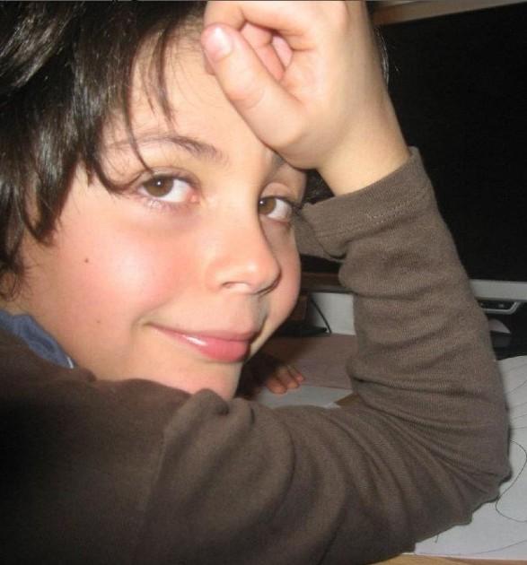 Recunoşti acest puşti simpatic? Astăzi este unul dintre cei mai serioşi şi de succes români 797944