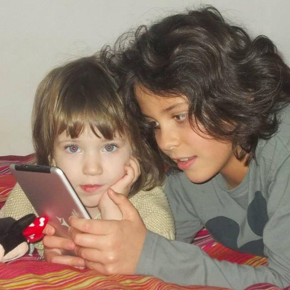 Recunoşti acest puşti simpatic? Astăzi este unul dintre cei mai serioşi şi de succes români 797955